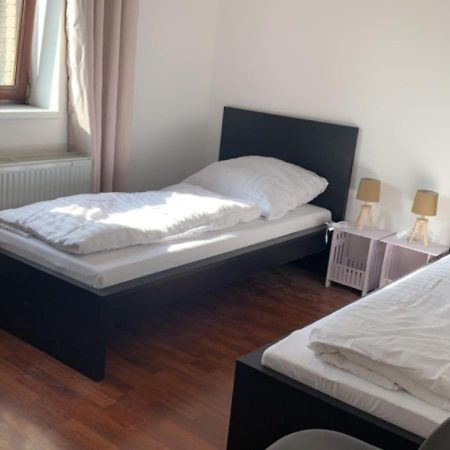 Zimmer In Wohnung, Monteure, Zentral, Enger Luaran gambar